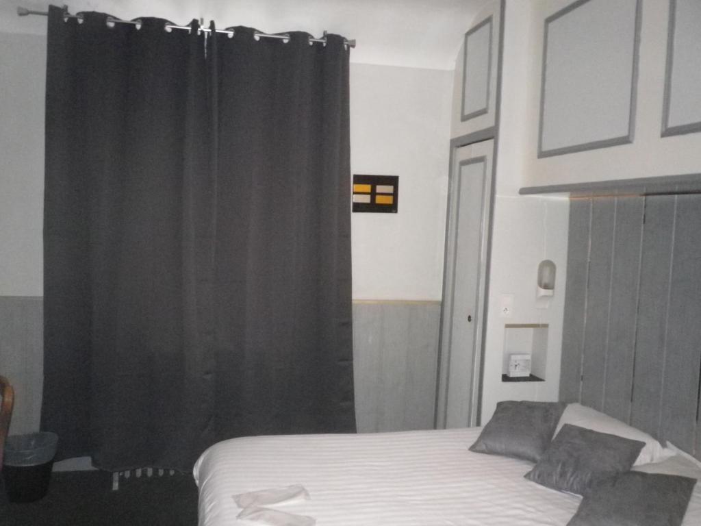 Hotel Ermitage Du Moulin Labotte Haybes Oda fotoğraf